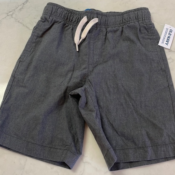 Old Navy Boys Shorts  Size 6-7 Gray - Picture 1 of 3